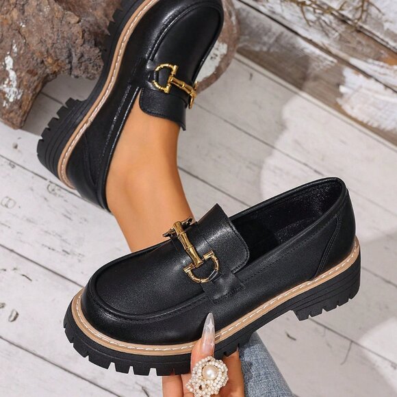 Black Casual Women's Platform Loafers with Metal Chain - Picture 2 of 6